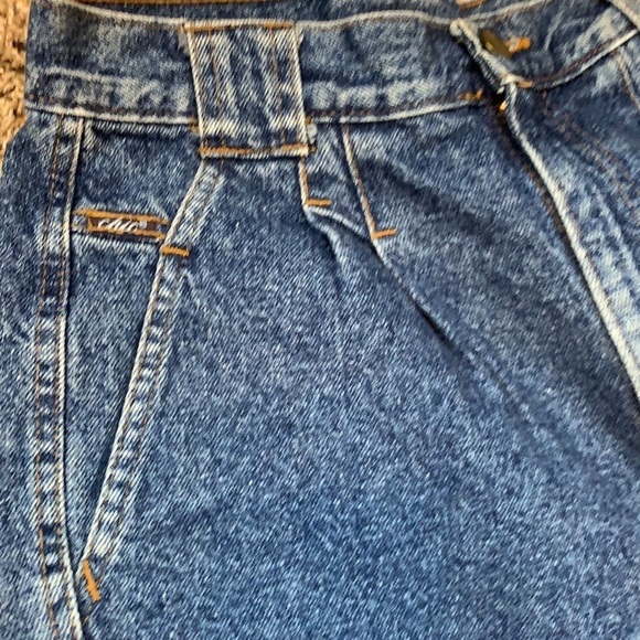 Vintage Chic mom / high rise denim jeans with pleat front & no back pockets - Picture 10 of 14